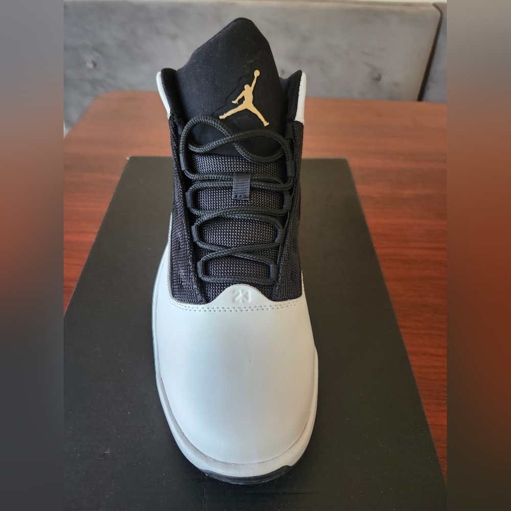 Nike Jordan Max Aura 2 White Black Gold CK6636-107 Men Size 12